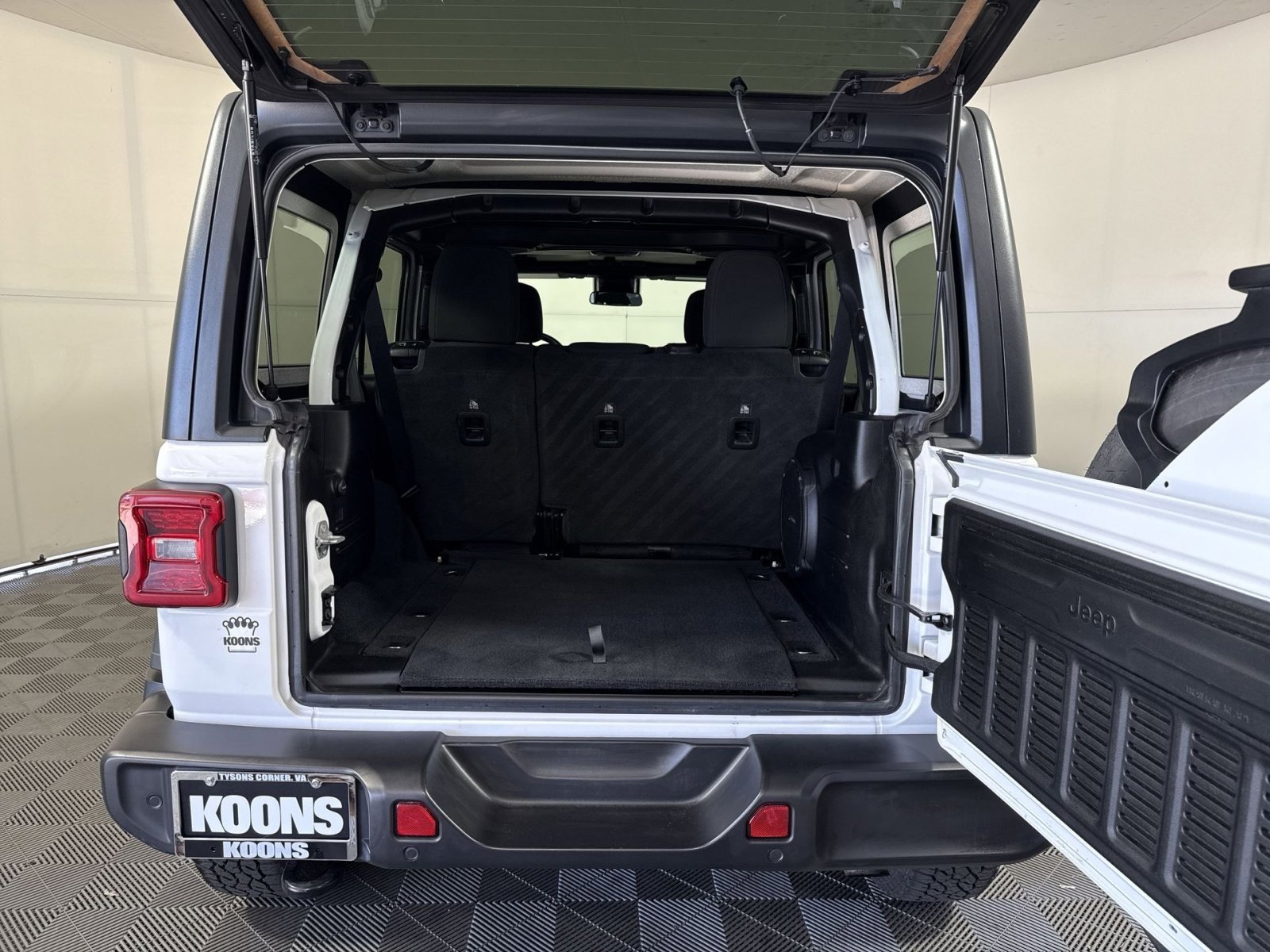 Used 2022 Jeep Wrangler Unlimited Sport image 24