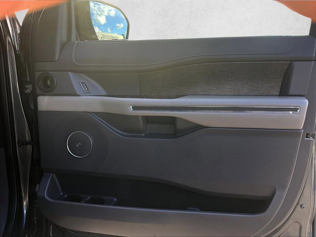 Used 2020 Ford Expedition Max Limited image 18