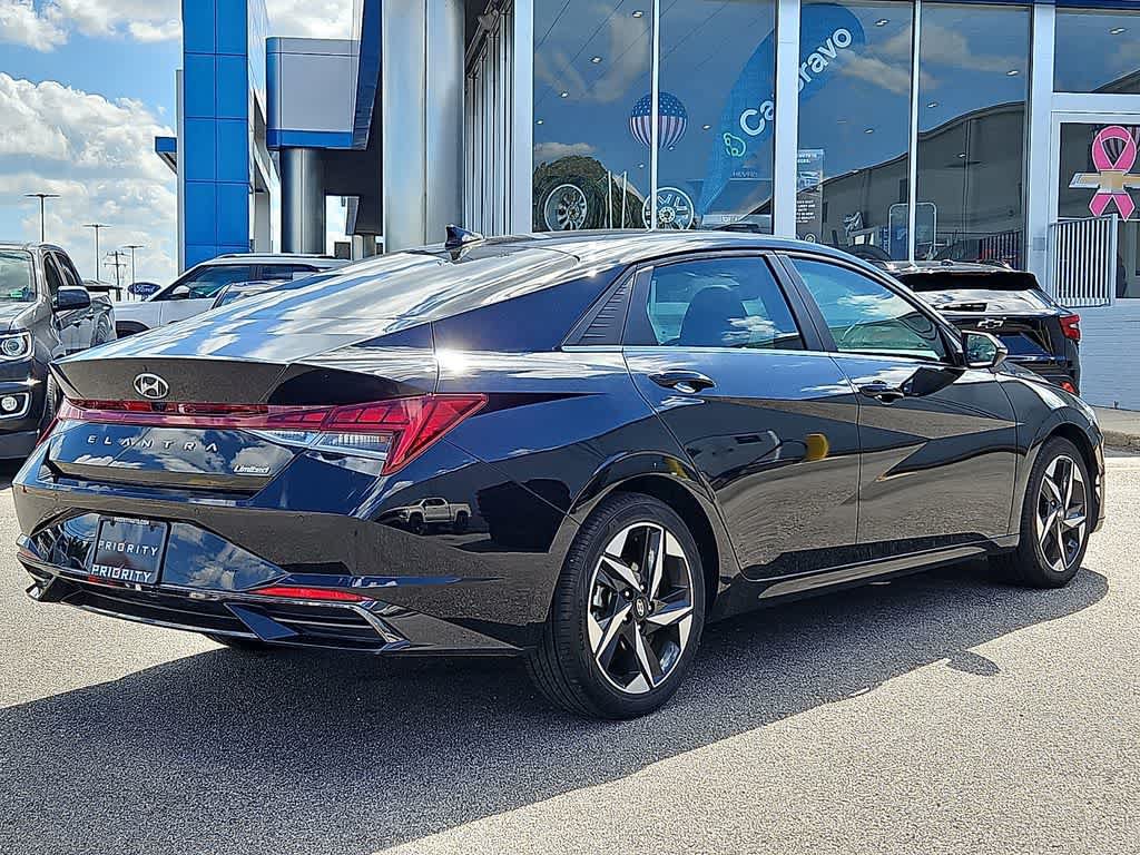 Used 2021 Hyundai Elantra Limited FWD image 4