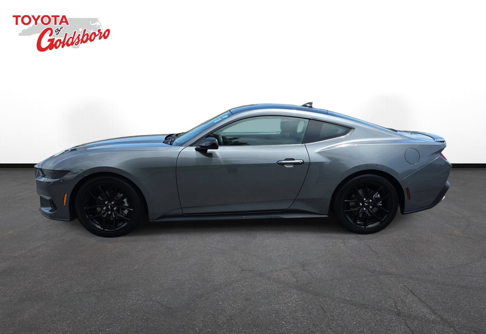 Used 2025 Ford Mustang Coupe RWD image 8
