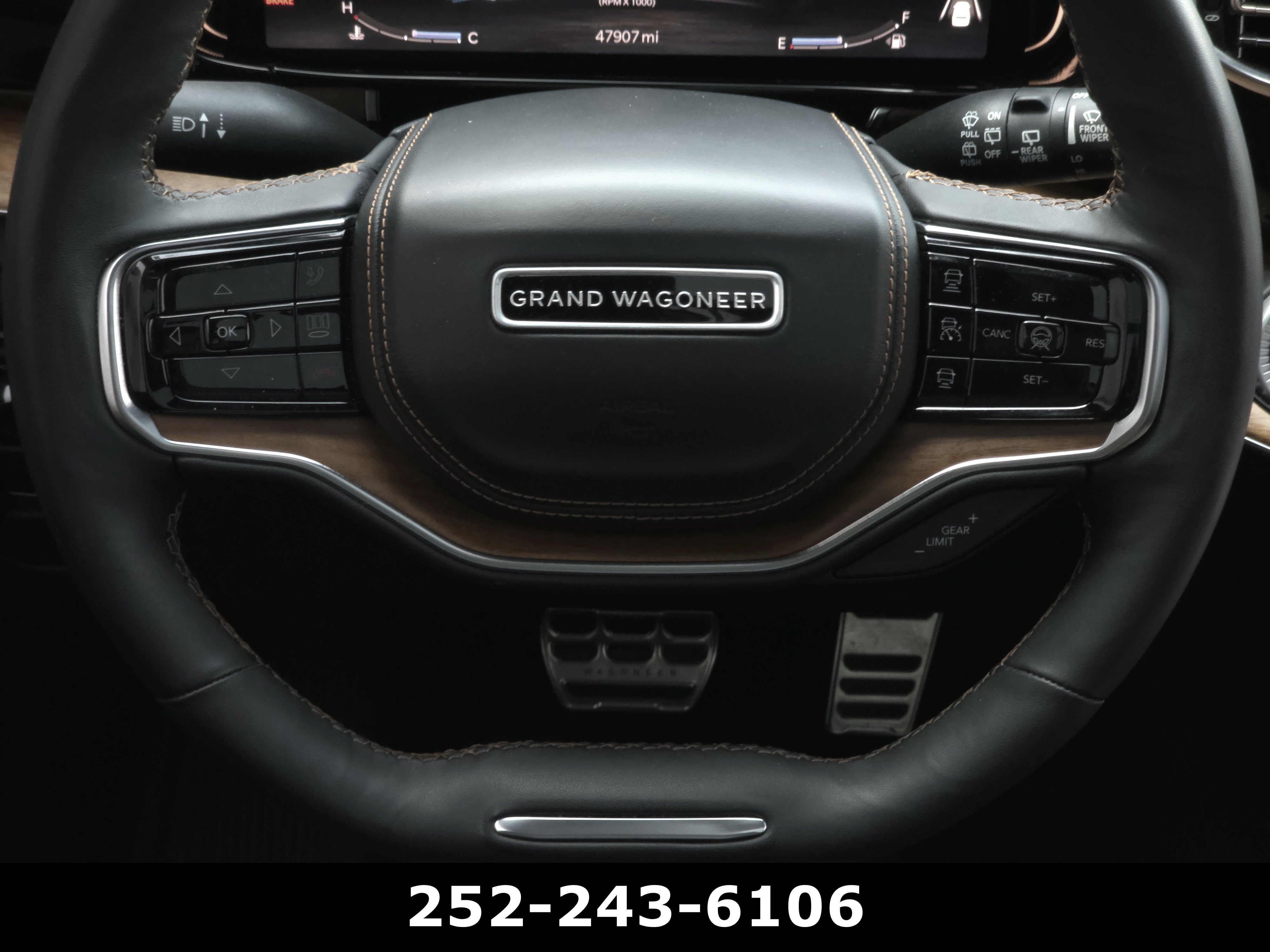 Used 2023 Jeep Grand Wagoneer Series III AWD/4WD image 29