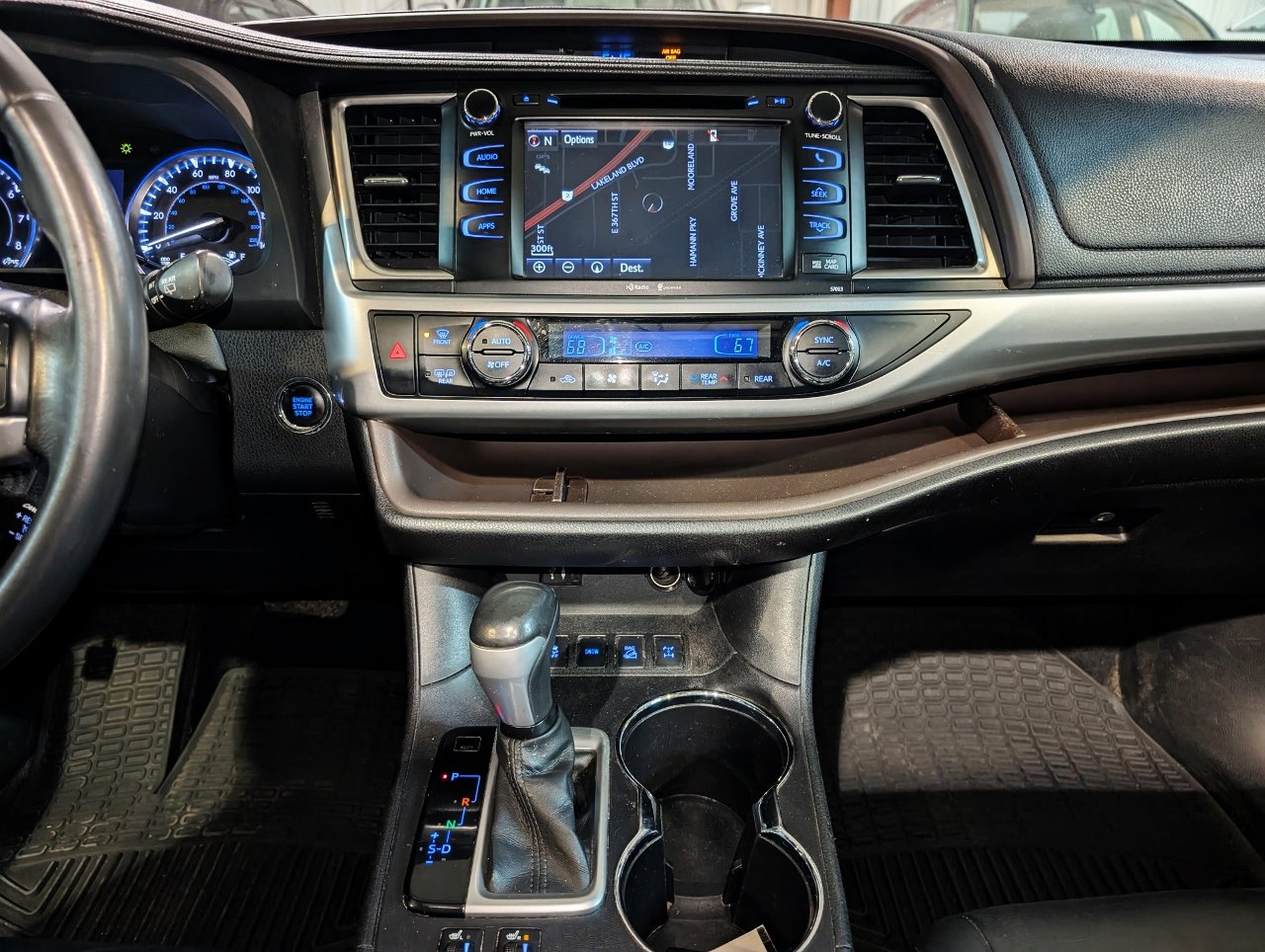 Used 2015 Toyota Highlander XLE image 38