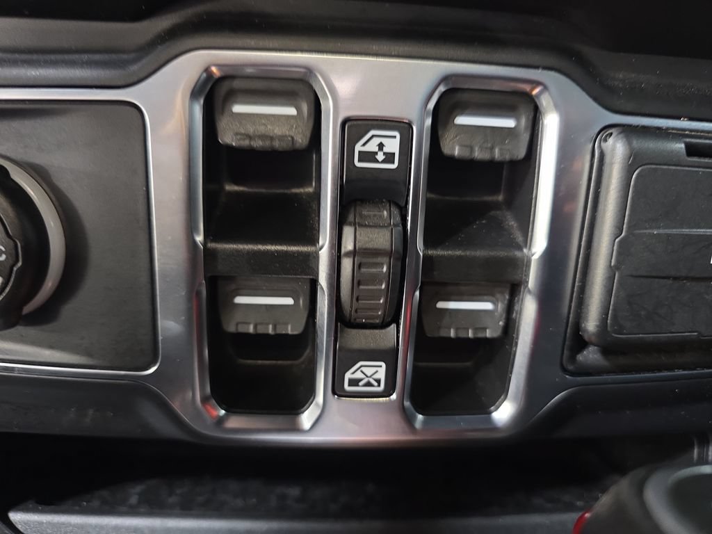 Used 2021 Jeep Wrangler Unlimited Sport AWD/4WD image 26