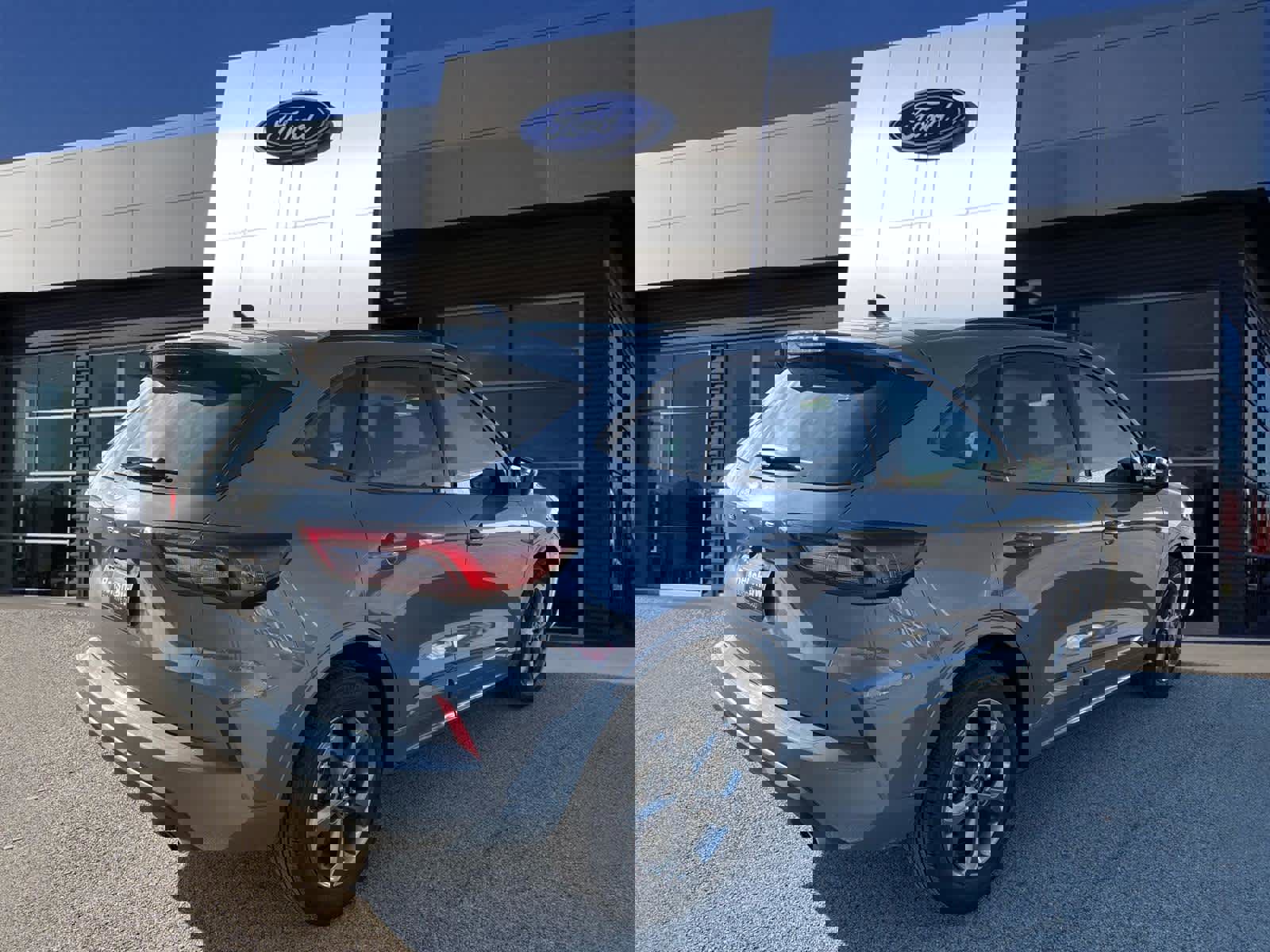 Used 2024 Ford Escape ST-Line image 2