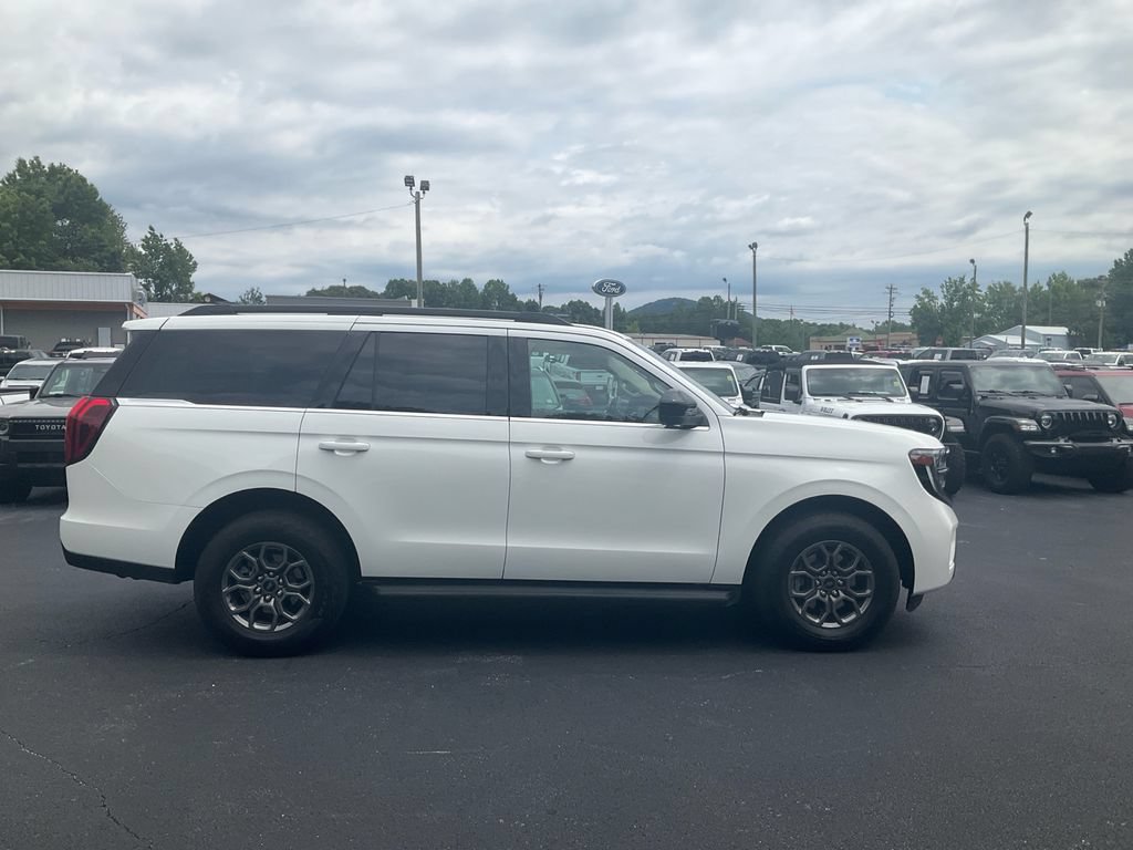 Certified 2025 Ford Expedition Active RWD image 4