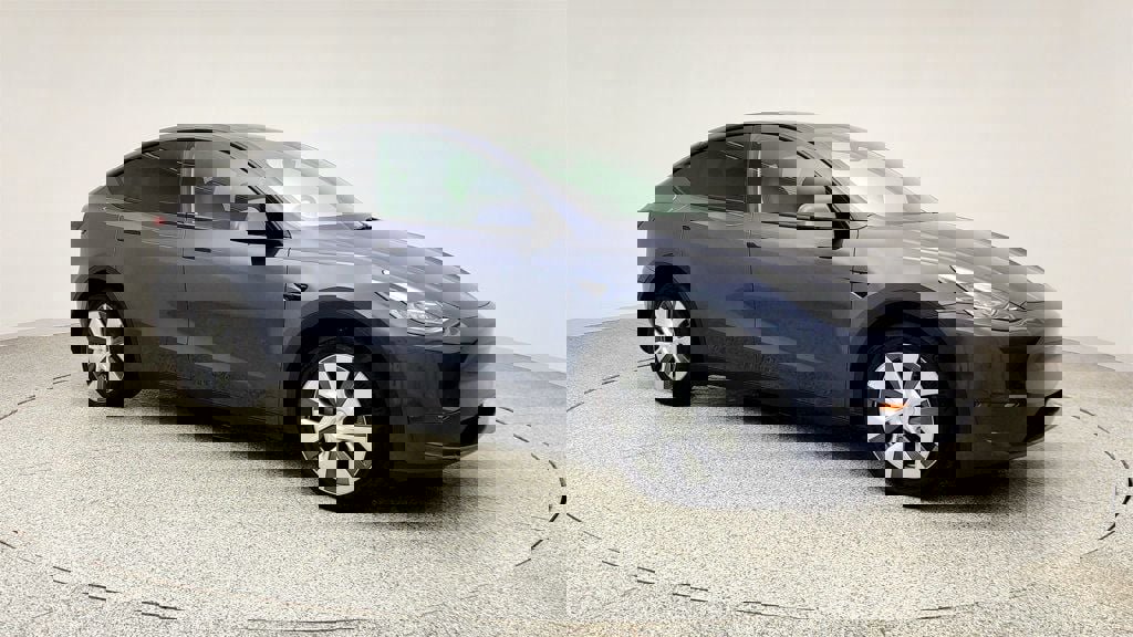 Used 2023 Tesla Model Y Long Range image 3