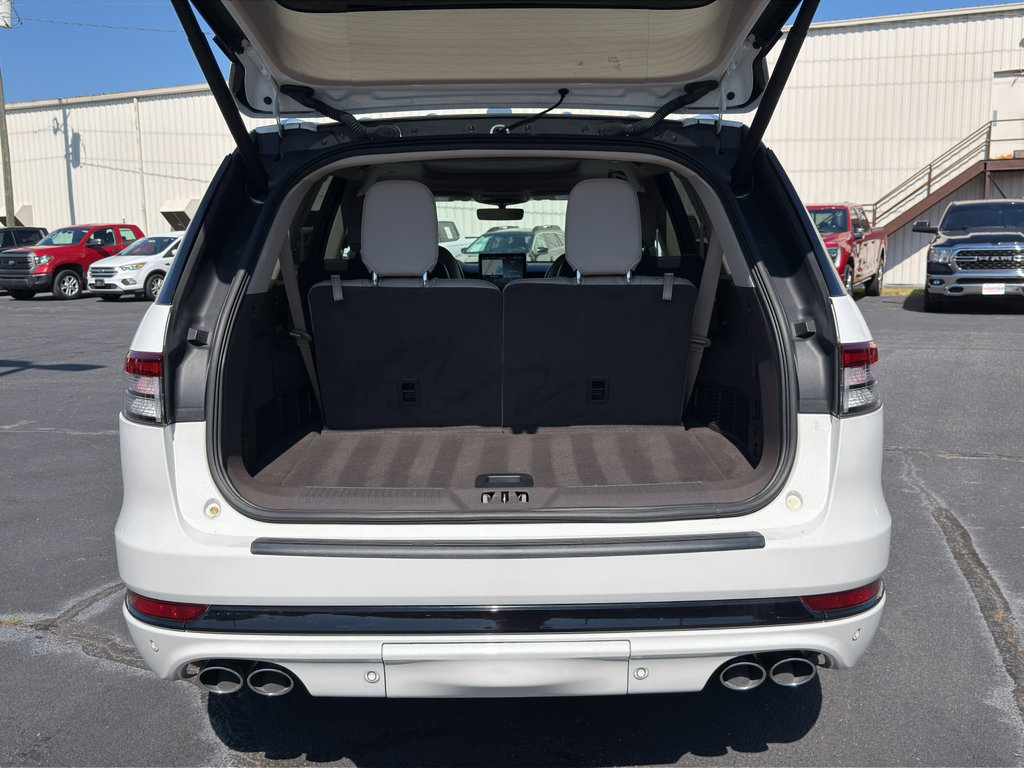 Used 2023 Lincoln Aviator Grand Touring w/ Equipment Group 301A AWD/4WD image 9