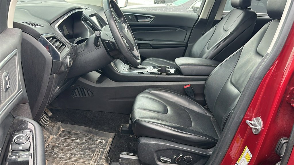 Used 2017 Ford Edge Titanium w/ Equipment Group 301A image 8