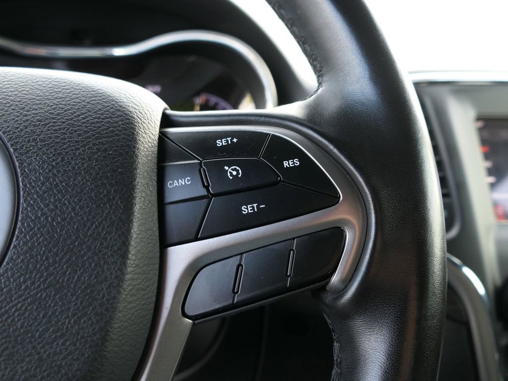 Used 2021 Jeep Grand Cherokee Laredo image 17