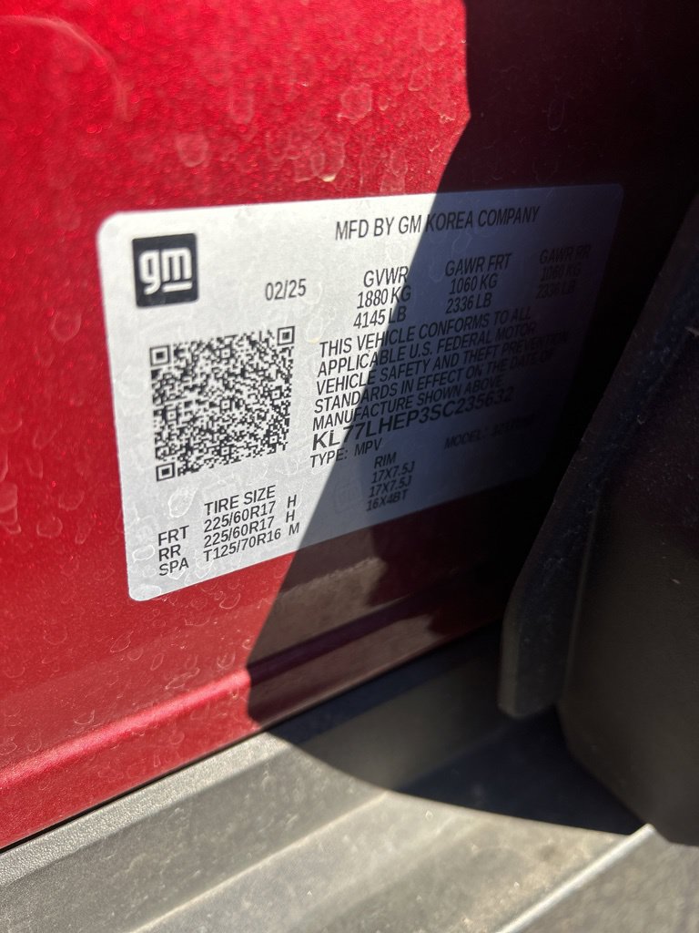 Used 2025 Chevrolet Trax LT w/ LT Convenience Package FWD image 3