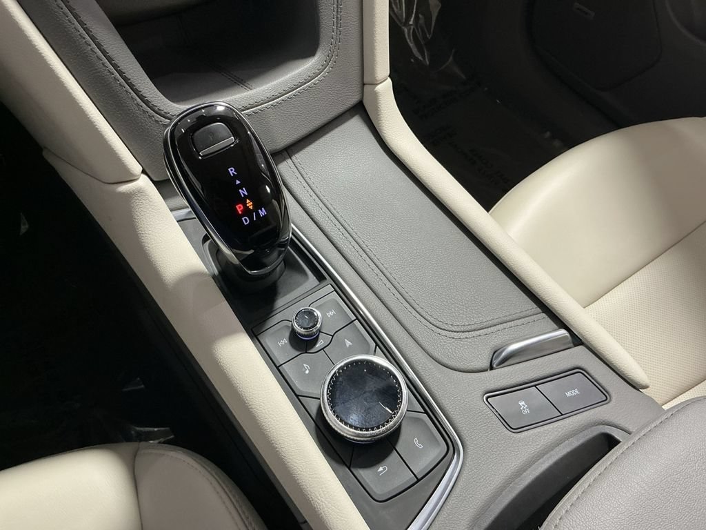 Used 2025 Cadillac XT6 Premium Luxury w/ LPO, Floor Liner Package AWD/4WD image 23