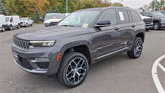 Used 2024 Jeep Grand Cherokee Summit image 4