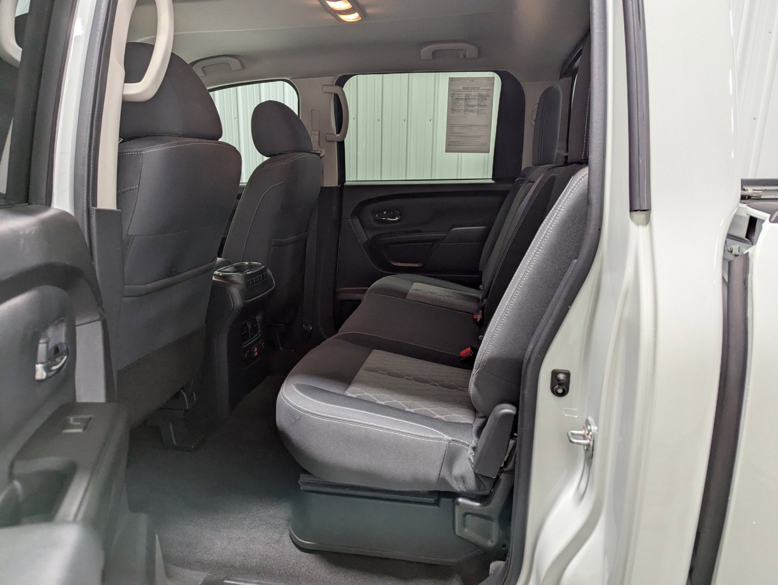 Used 2024 Nissan Titan SV w/ SV Convenience Package image 9