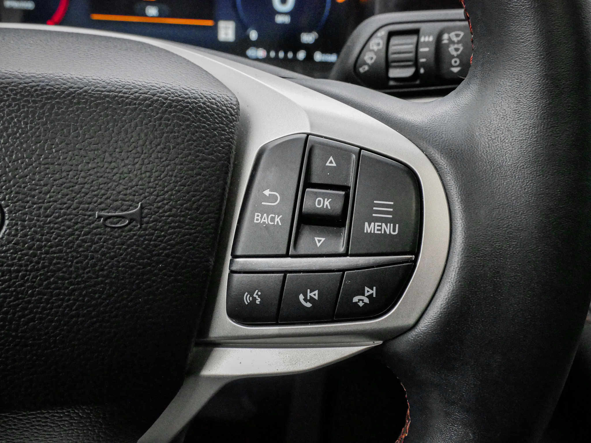 Used 2025 Ford Explorer Active w/ Active Comfort Package image 19