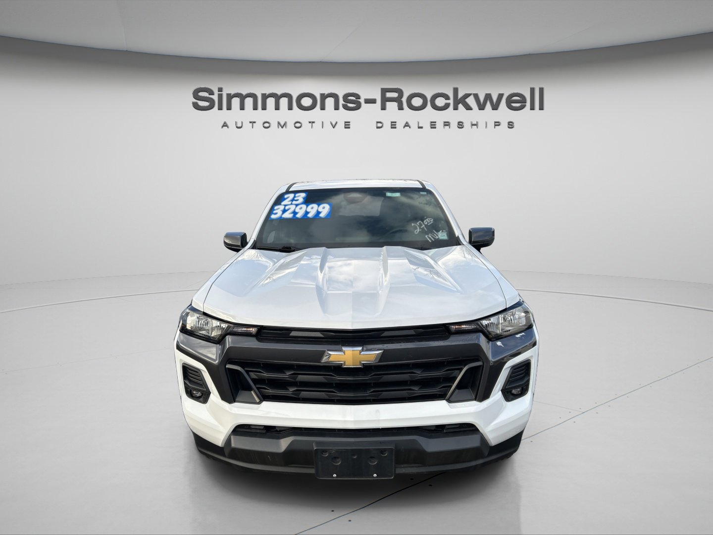 Used 2023 Chevrolet Colorado LT w/ LT Convenience Package II AWD/4WD image 2