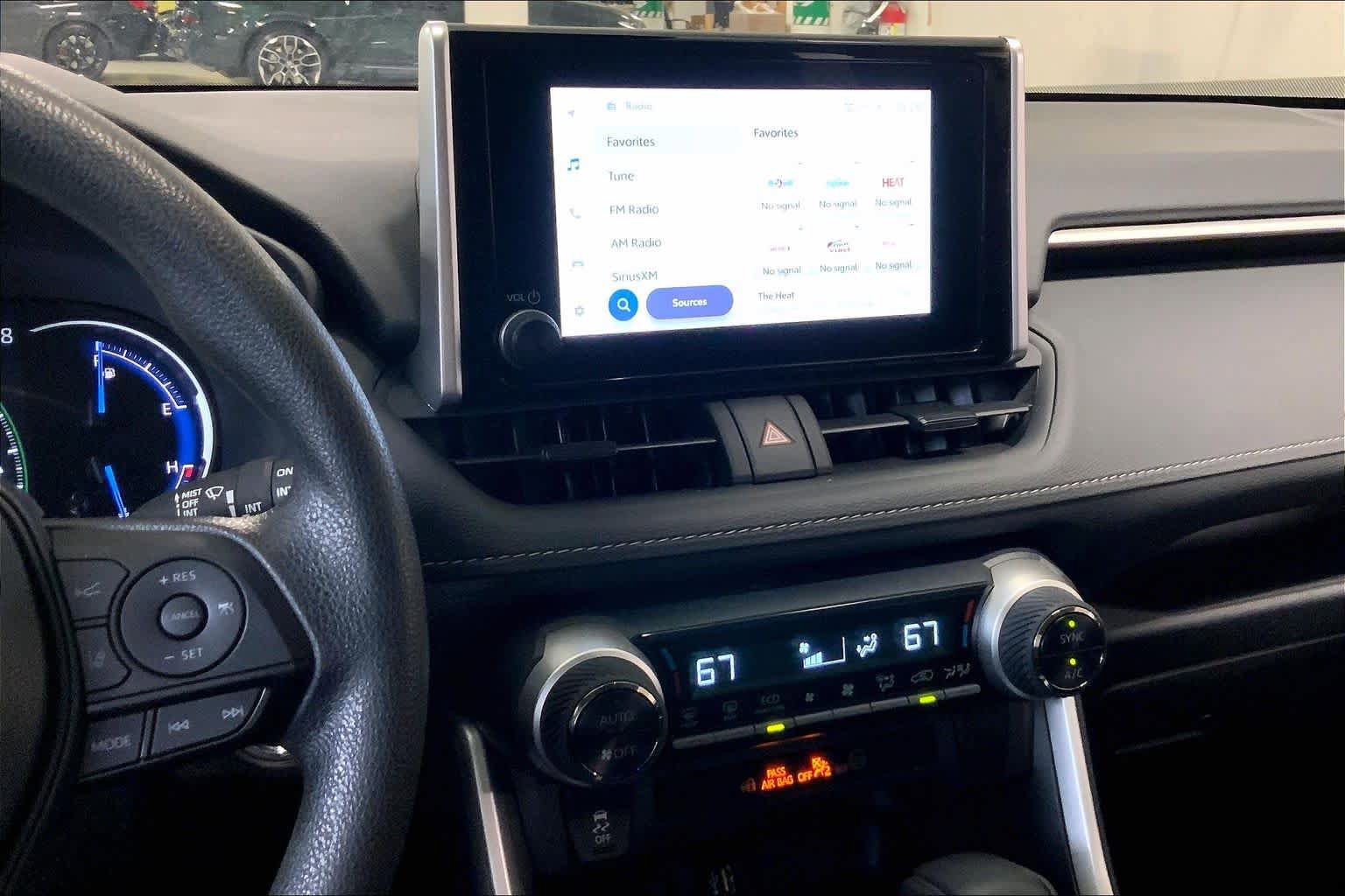 Used 2025 Toyota RAV4 XLE AWD/4WD image 6