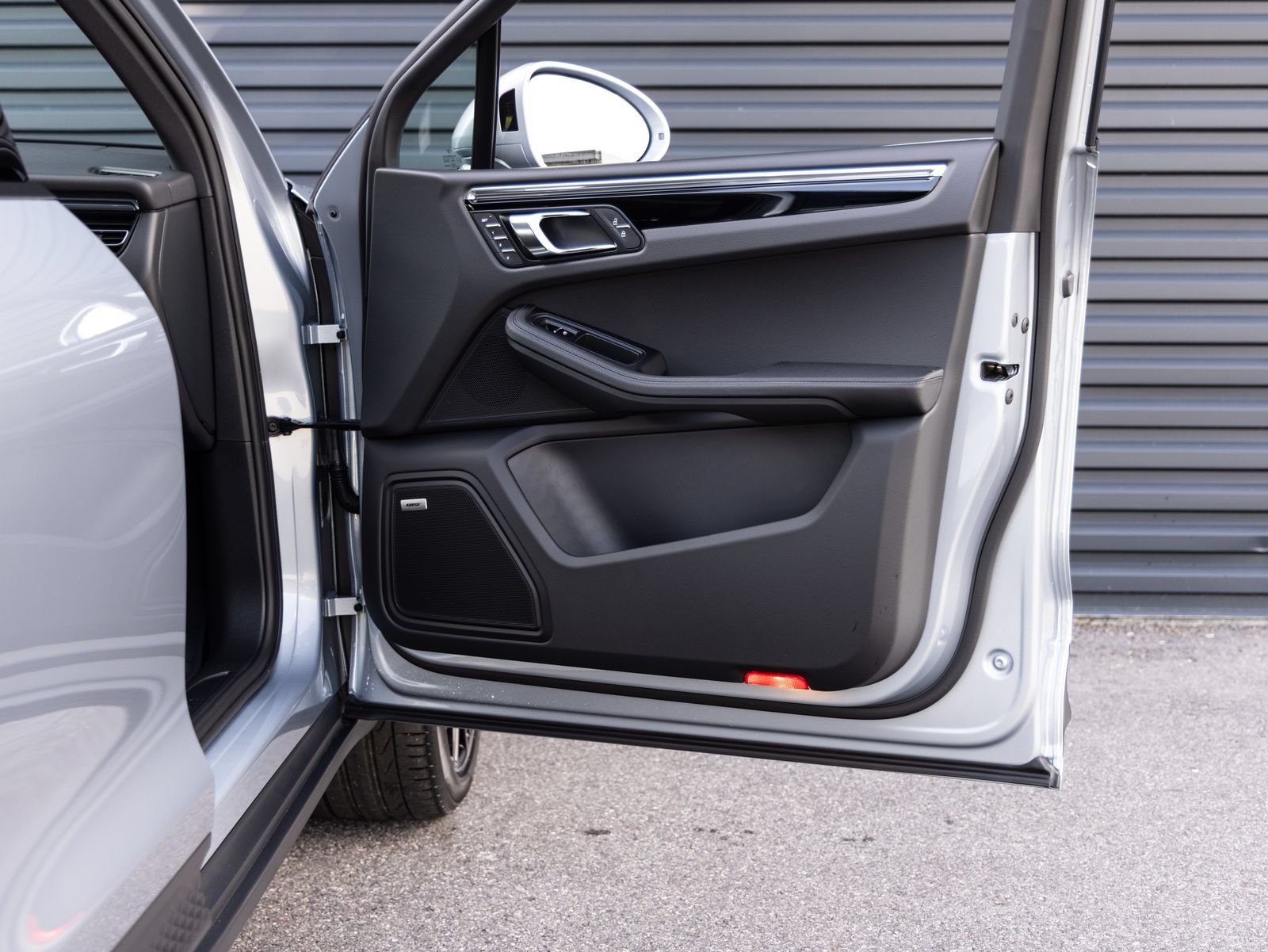 Certified 2026 Porsche Macan AWD/4WD image 31