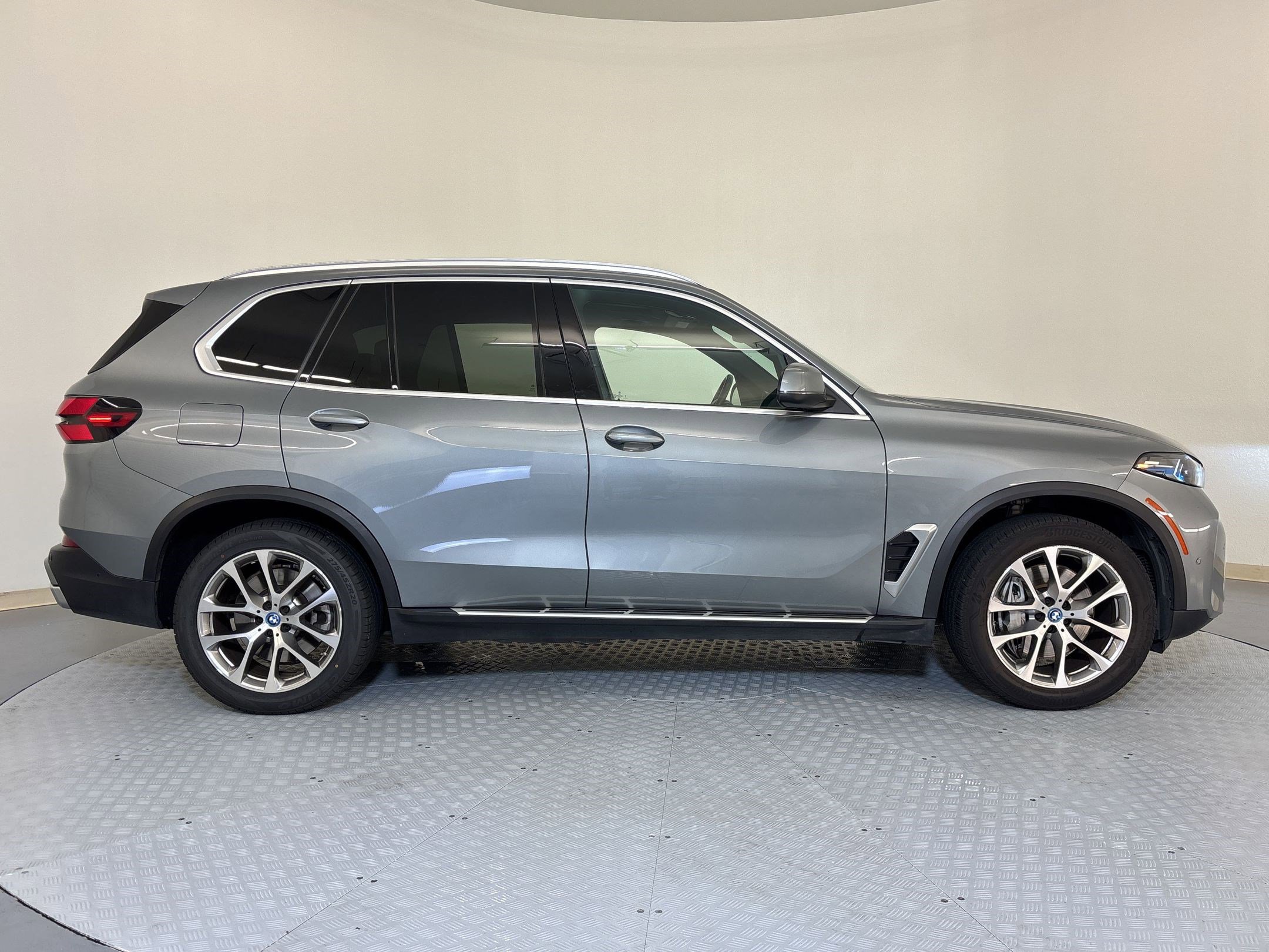 Used 2025 BMW X5 xDrive50e AWD/4WD image 8