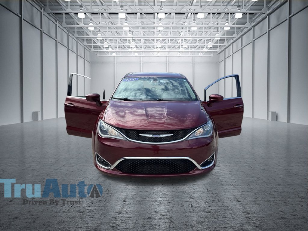 Used 2020 Chrysler Pacifica Touring w/ Tire & Wheel Group FWD image 11