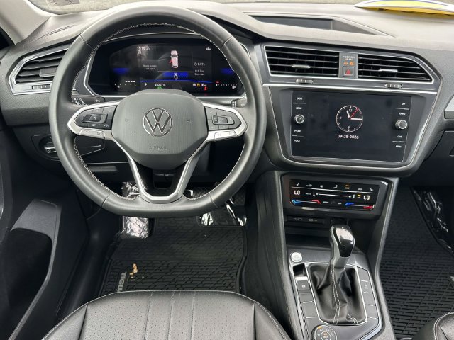Used 2024 Volkswagen Tiguan SE AWD/4WD image 17