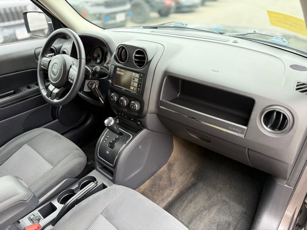 Used 2016 Jeep Patriot Latitude AWD/4WD image 15