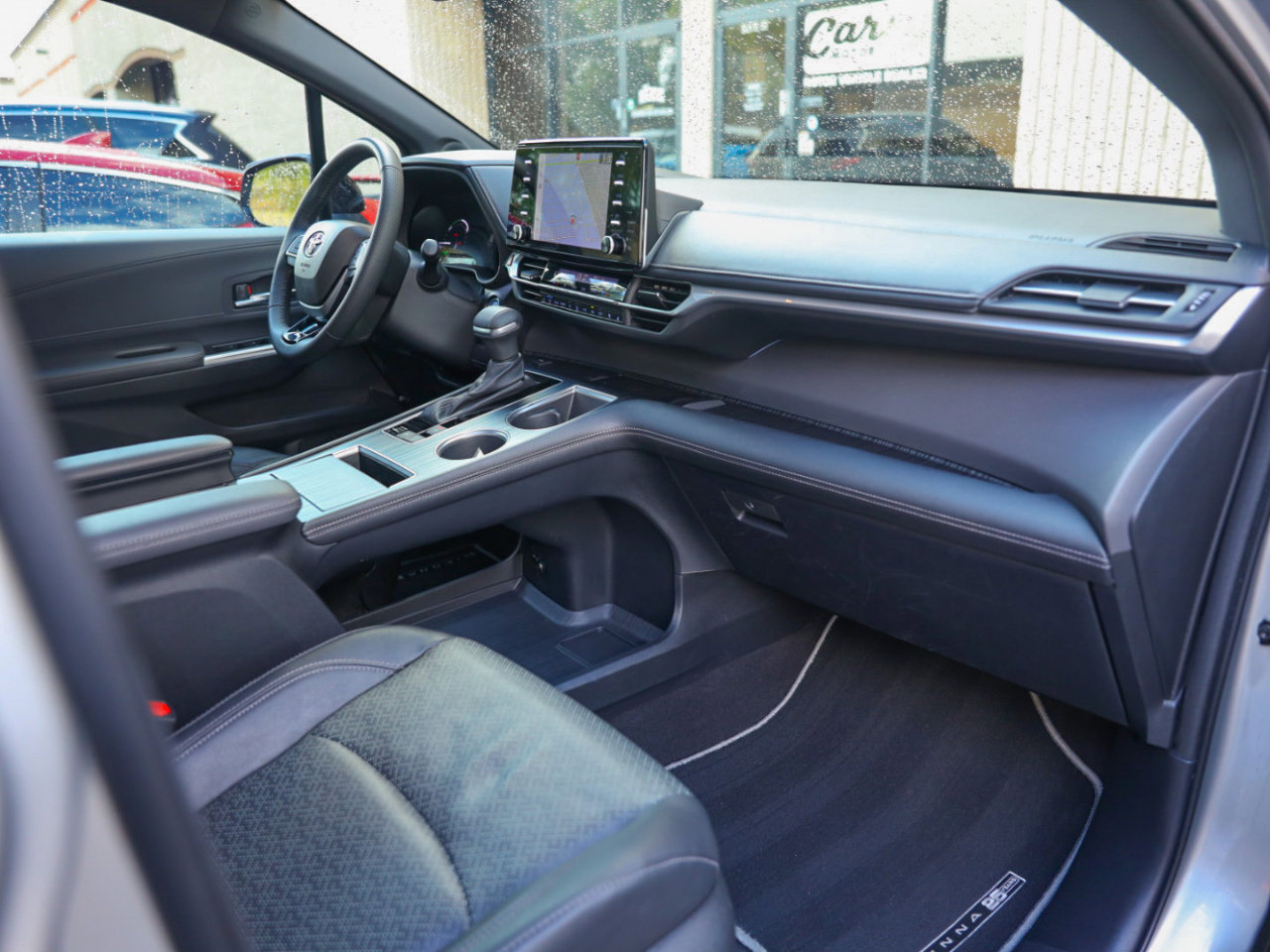 Used 2023 Toyota Sienna XSE image 40