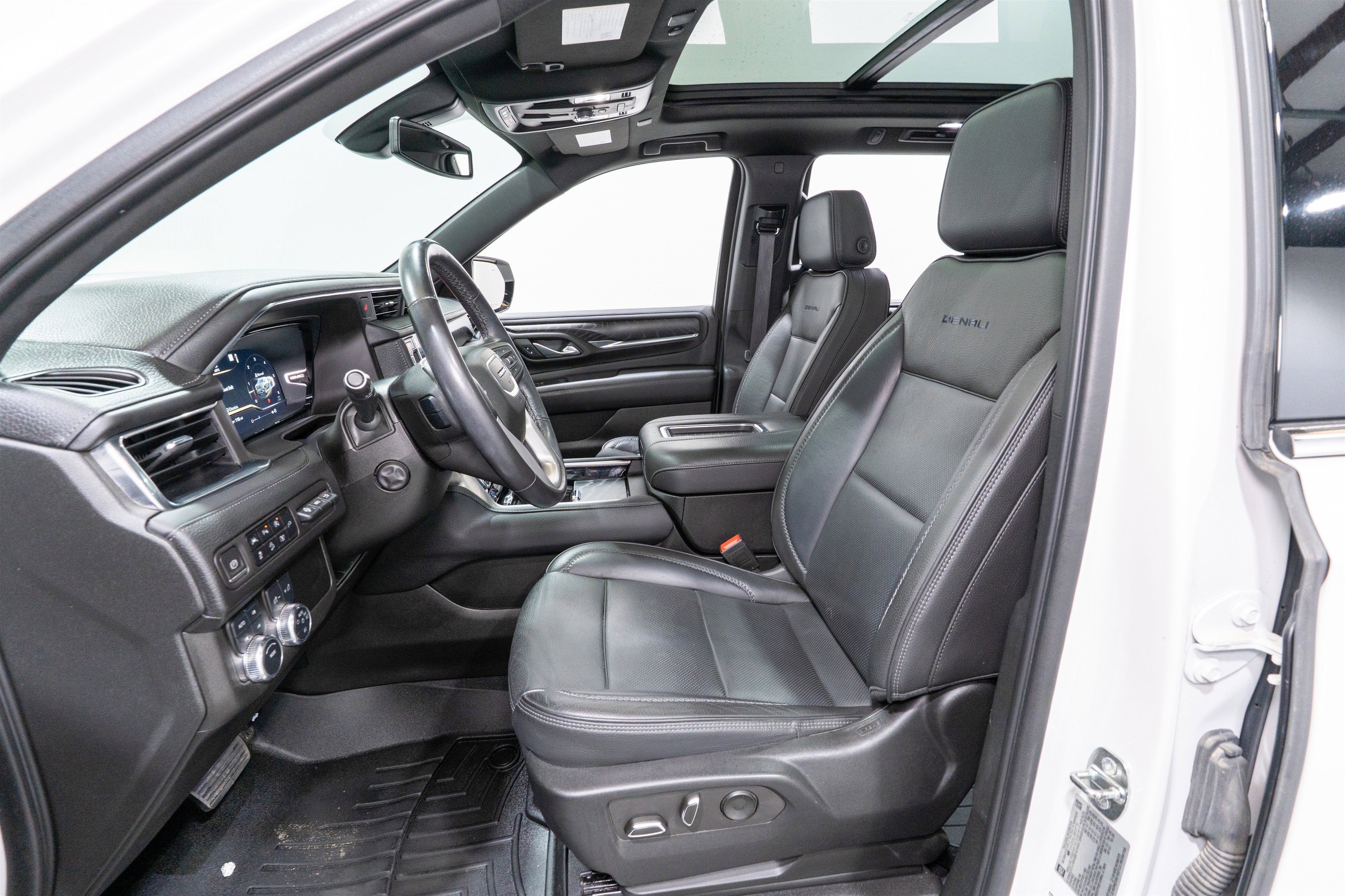 Used 2022 GMC Yukon Denali image 17