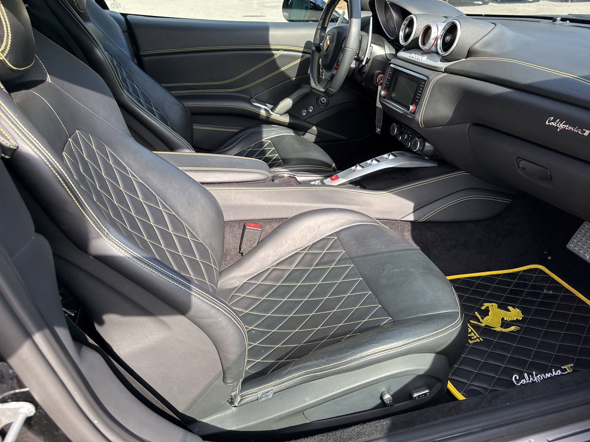 Used 2016 Ferrari California T RWD image 3