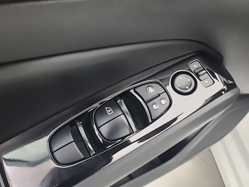 Used 2025 Nissan Altima 2.5 SL FWD image 23