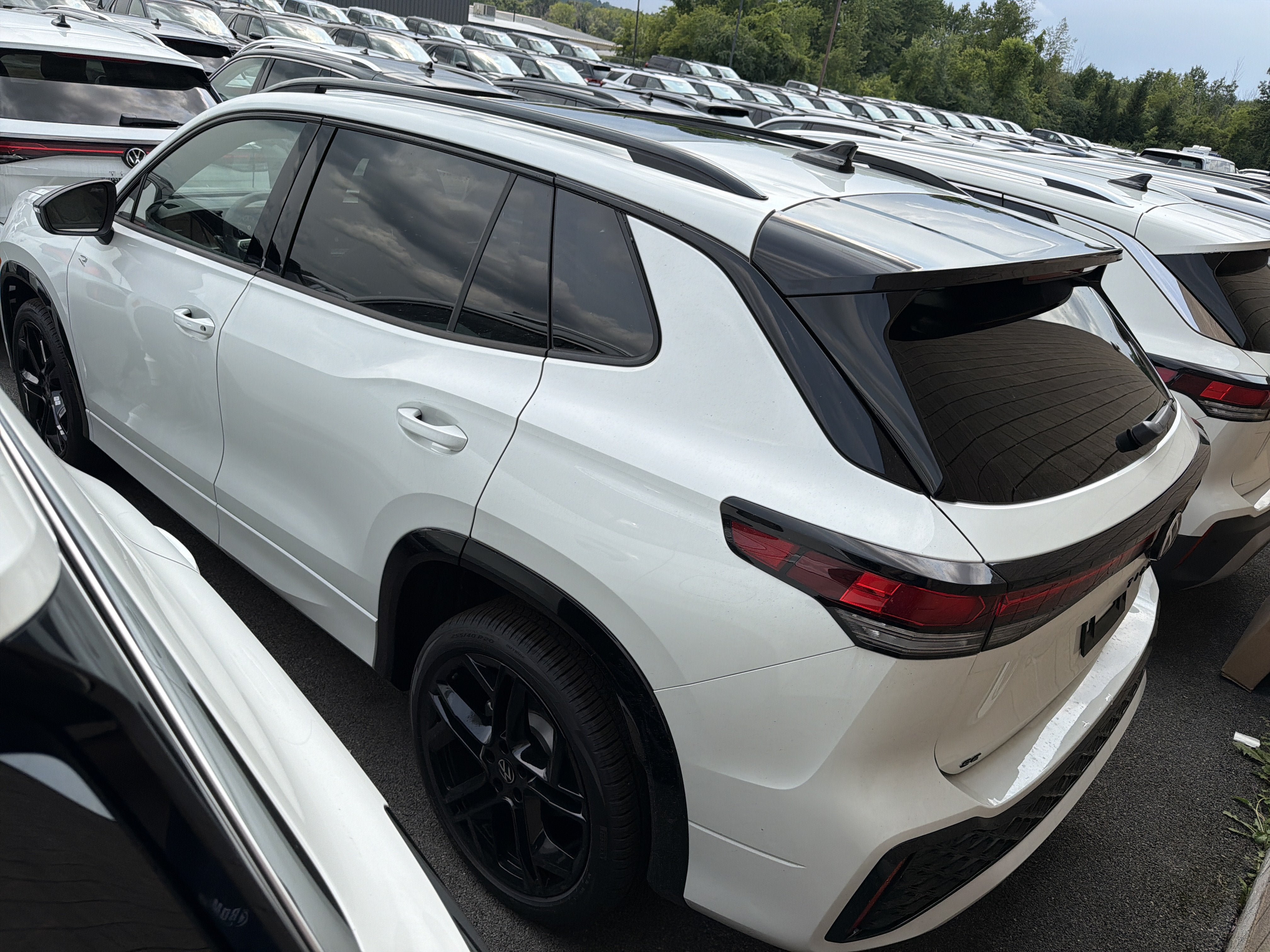 New 2026 Volkswagen Tiguan SE R-Line AWD/4WD image 4