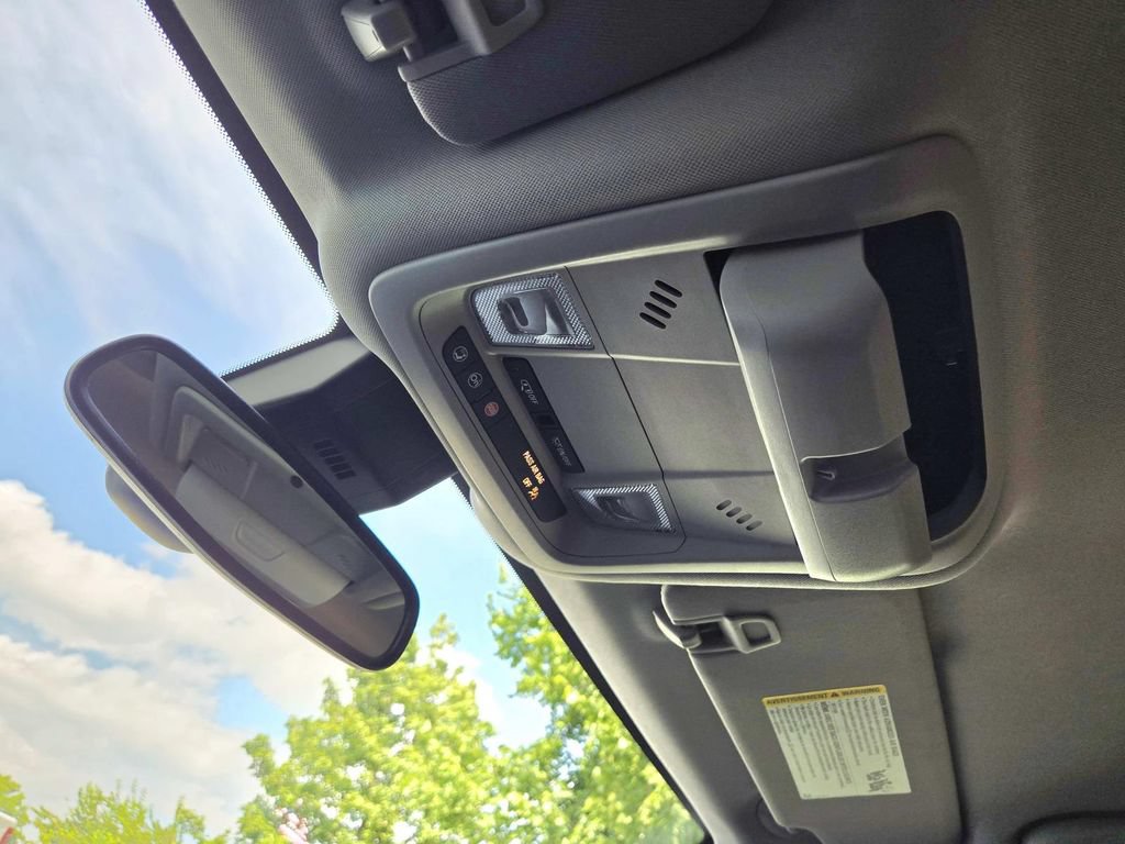 Used 2024 GMC Terrain SLE w/ Driver Convenience Package FWD image 32