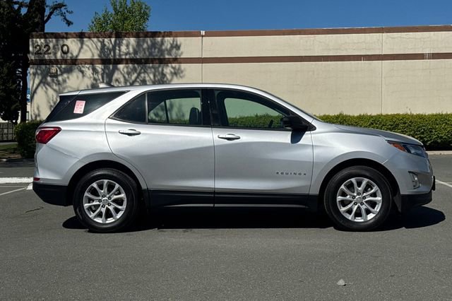 Used 2019 Chevrolet Equinox LS image 3