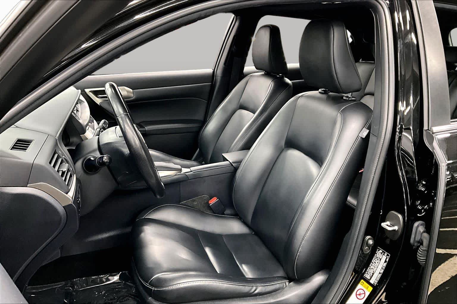 Used 2017 Lexus CT 200h w/ Navigation System Package FWD image 7