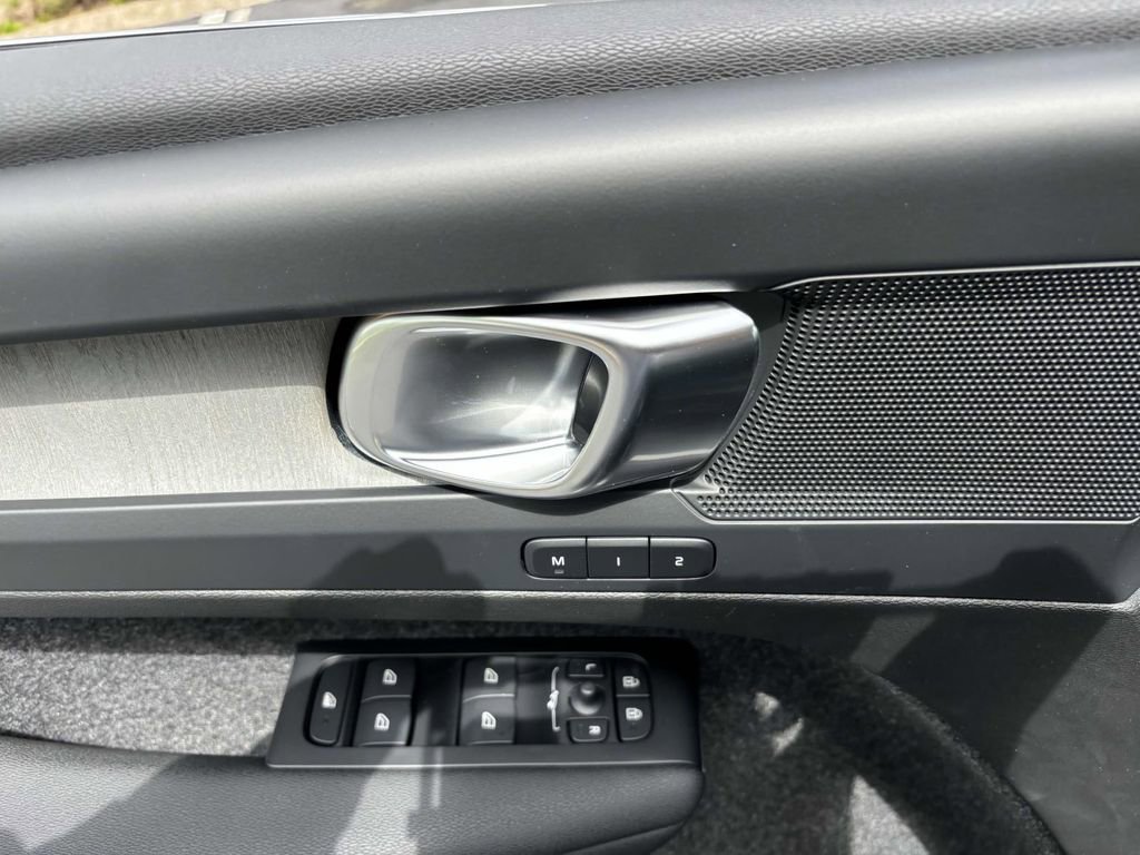 New 2025 Volvo XC40 B5 Core w/ Protection Package Premier image 12