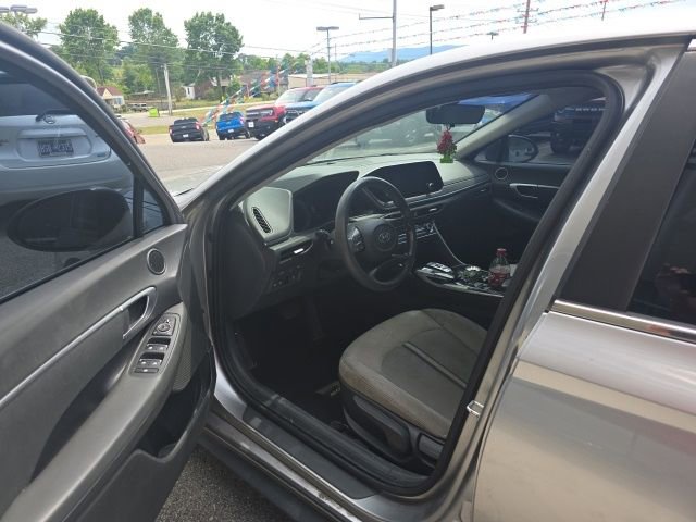 Used 2020 Hyundai Sonata SE w/ Cargo Package FWD image 2