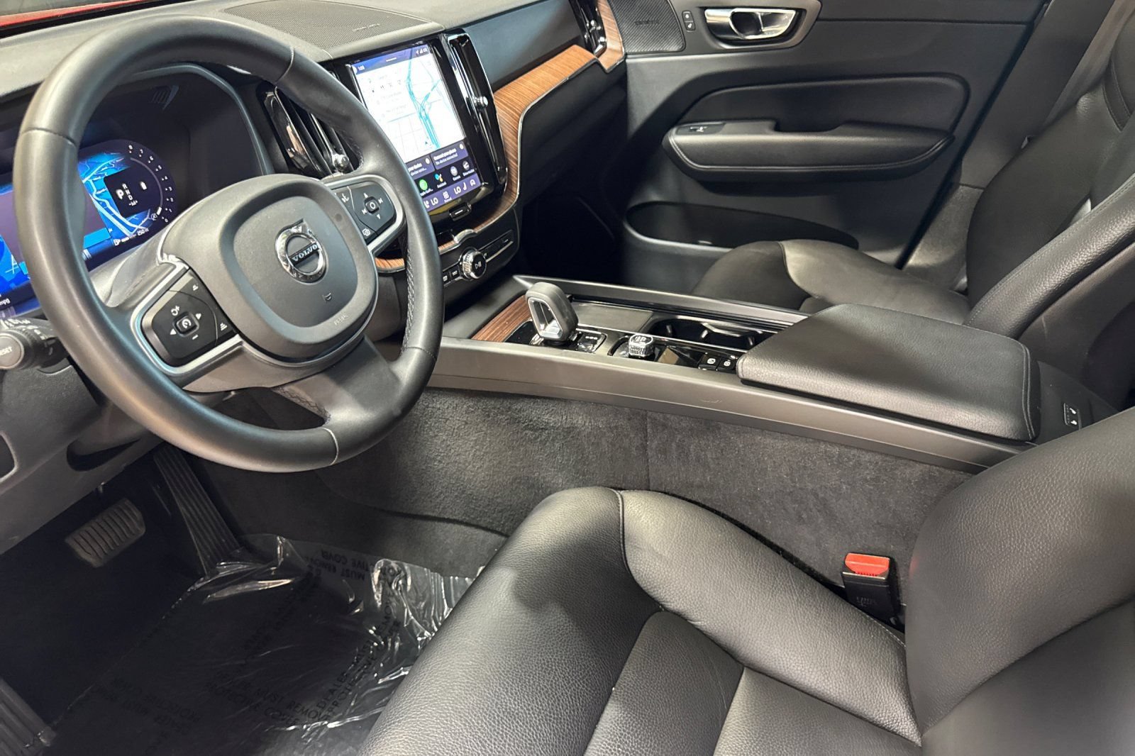 Used 2022 Volvo XC60 B5 Momentum w/ Advanced Package AWD/4WD image 13