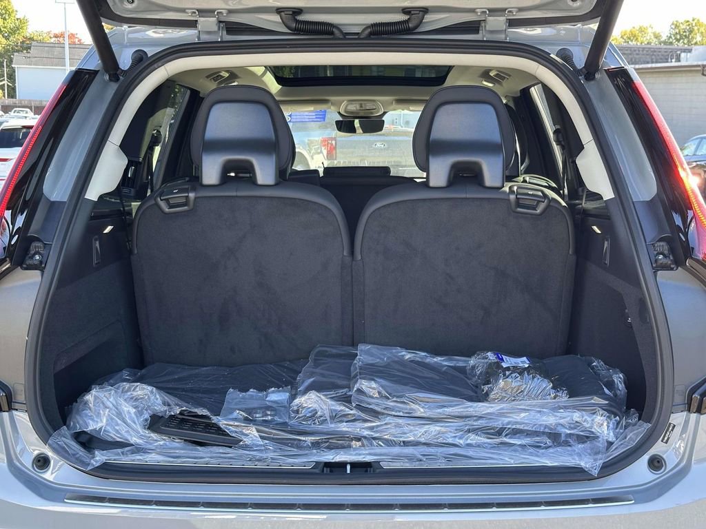 New 2026 Volvo XC90 B6 Plus w/ Protection Package Premier image 13