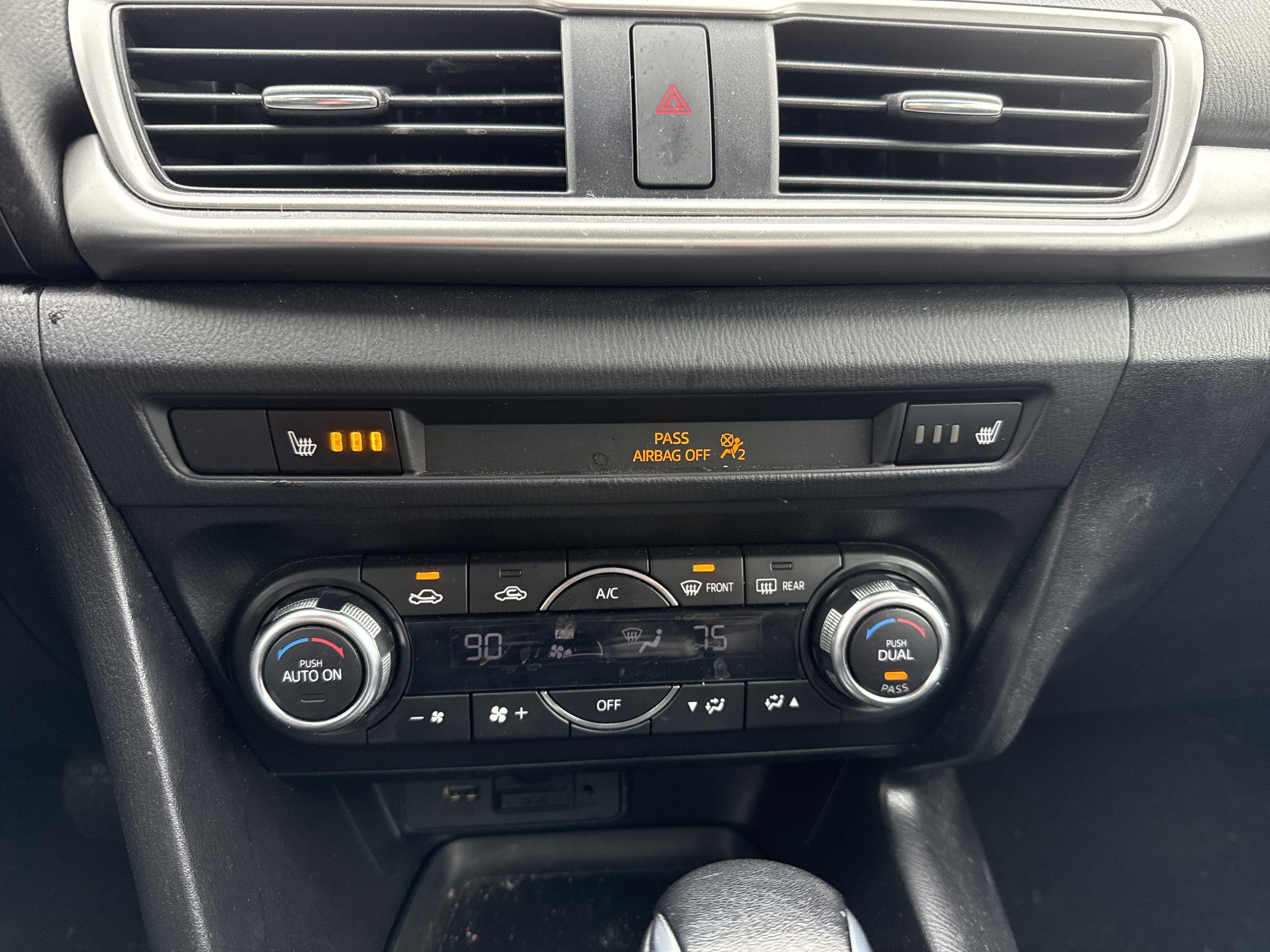 Used 2017 MAZDA MAZDA3 Touring image 21