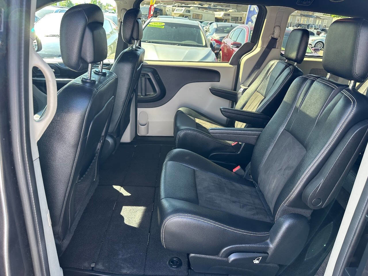 Used 2019 Dodge Grand Caravan SXT image 14