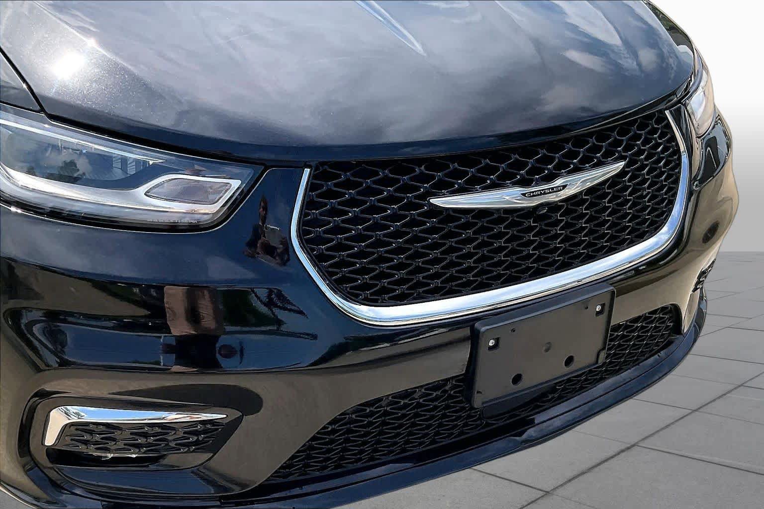 Certified 2024 Chrysler Pacifica Touring-L FWD image 29