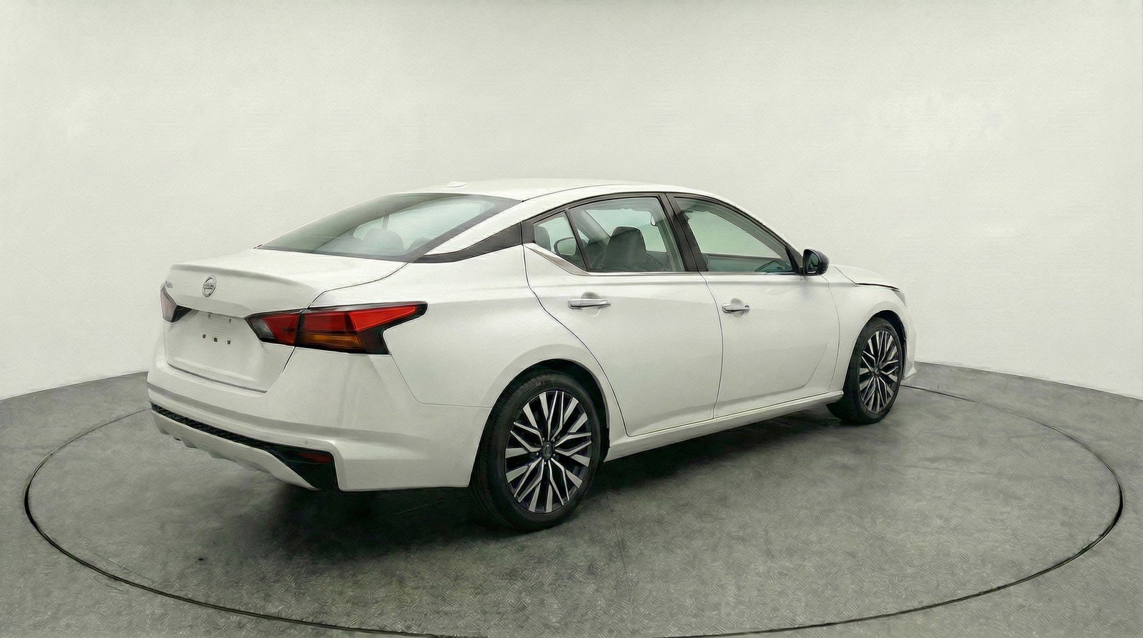 Used 2025 Nissan Altima 2.5 SV image 9