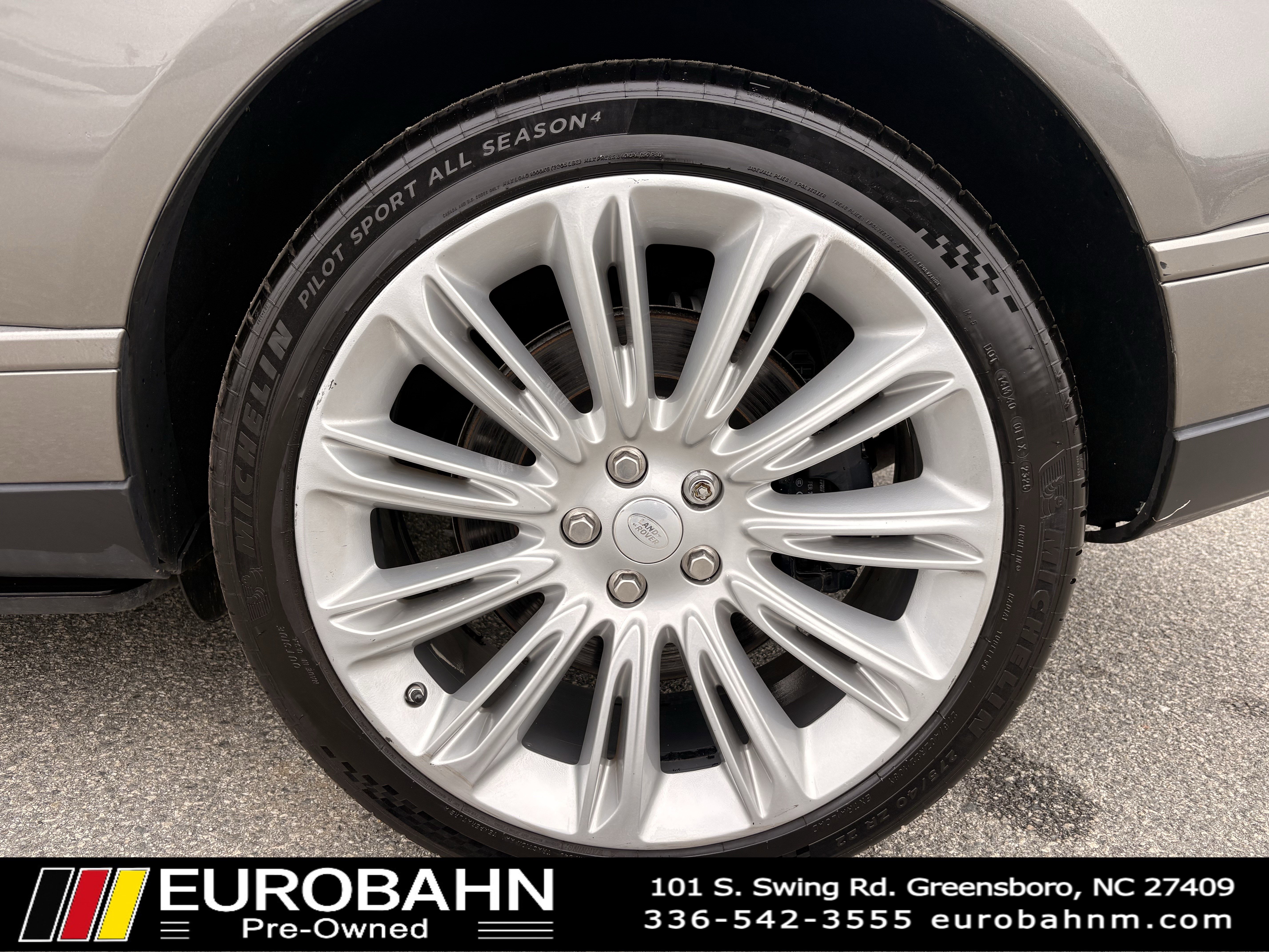 Used 2019 Land Rover Range Rover Long Wheelbase Supercharged image 32