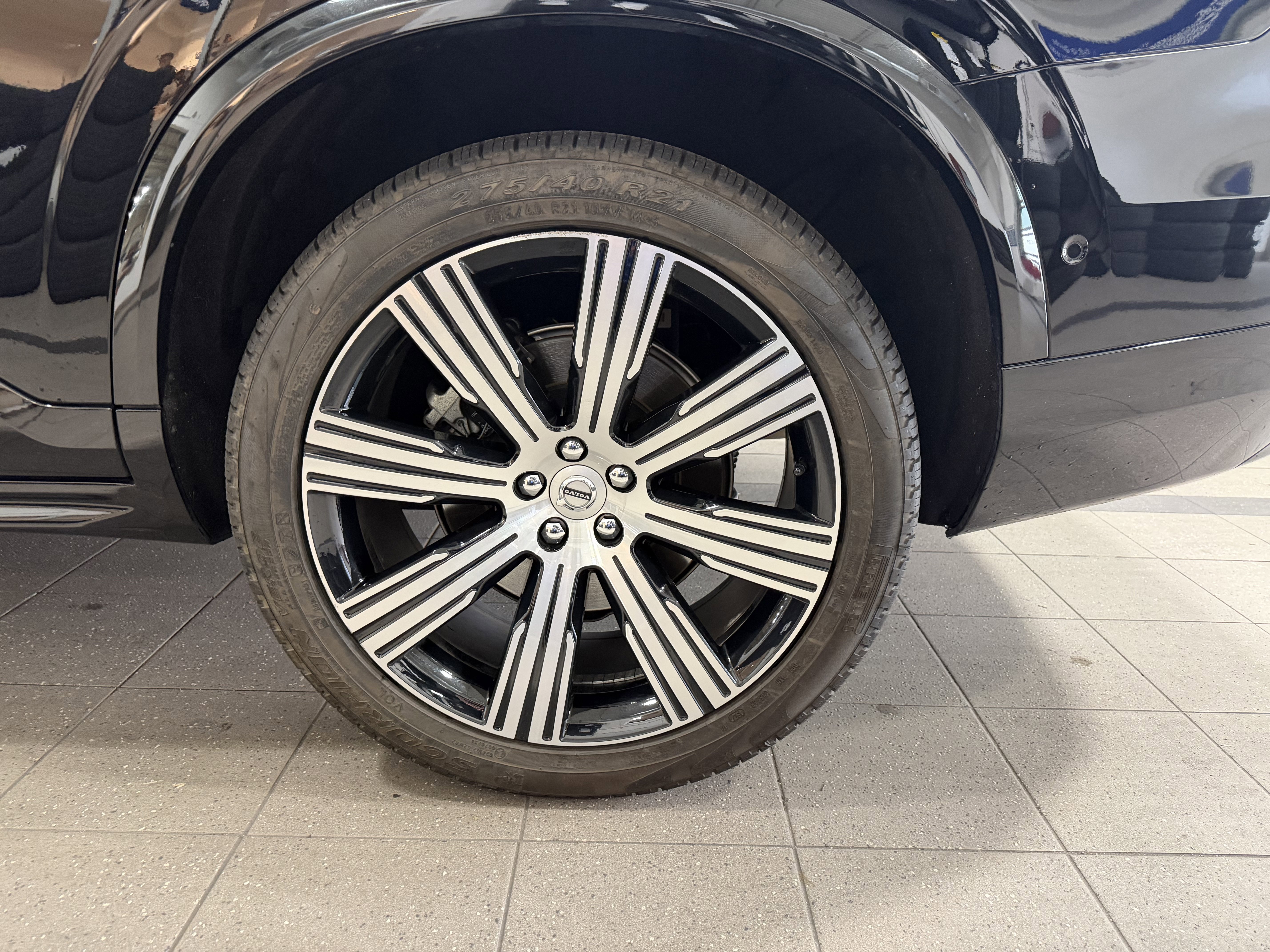 Used 2023 Volvo XC90 B6 Ultimate w/ Protection Package image 7