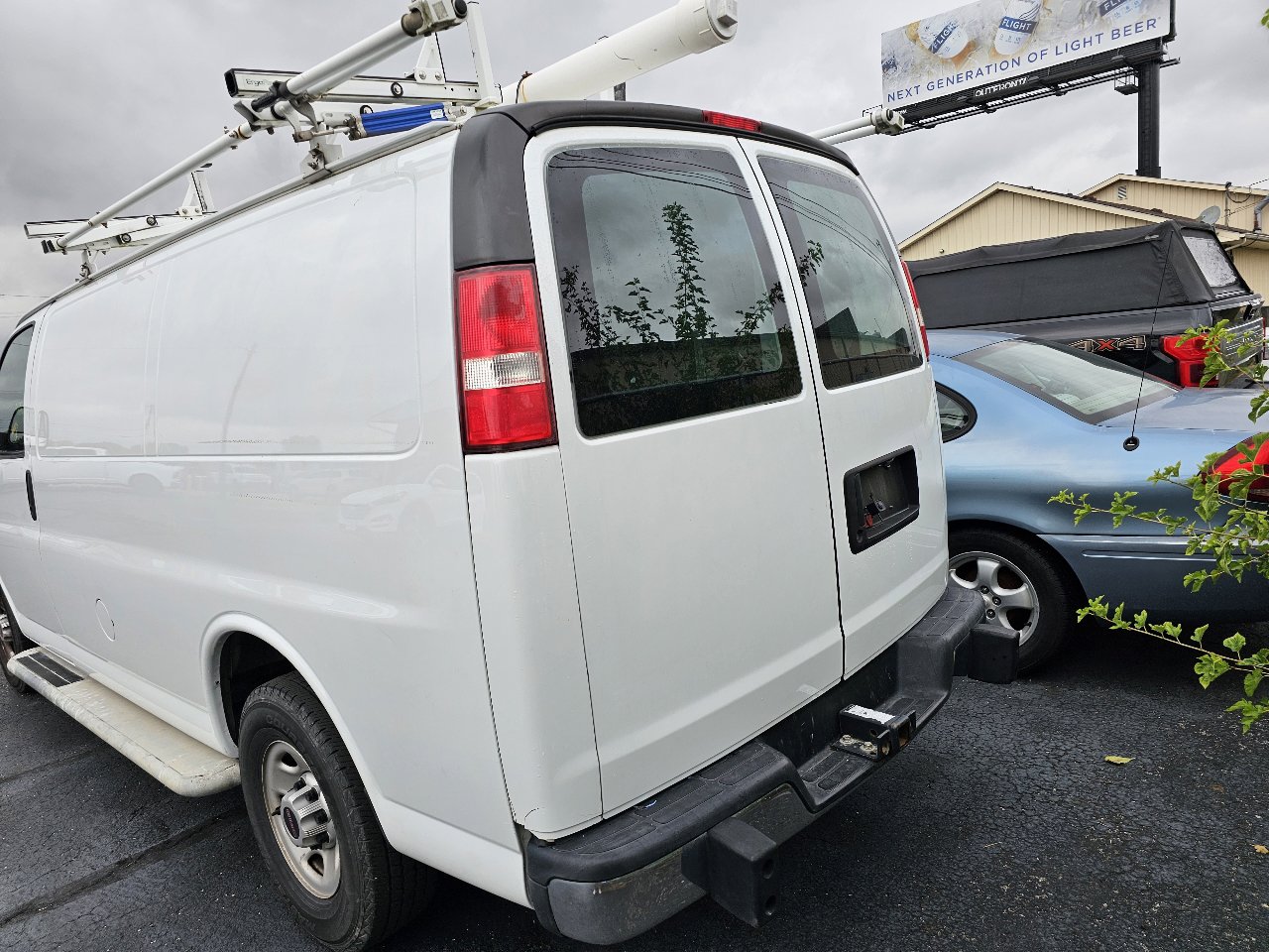 Used 2017 GMC Savana 2500 image 10