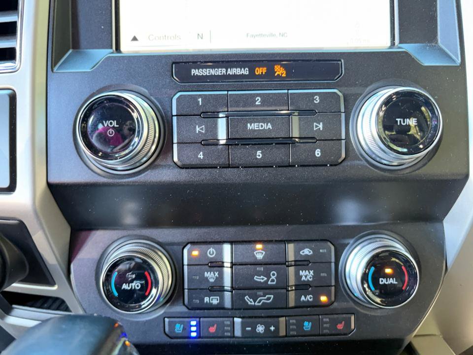 Used 2019 Ford F150 Lariat w/ Equipment Group 502A Luxury AWD/4WD image 18
