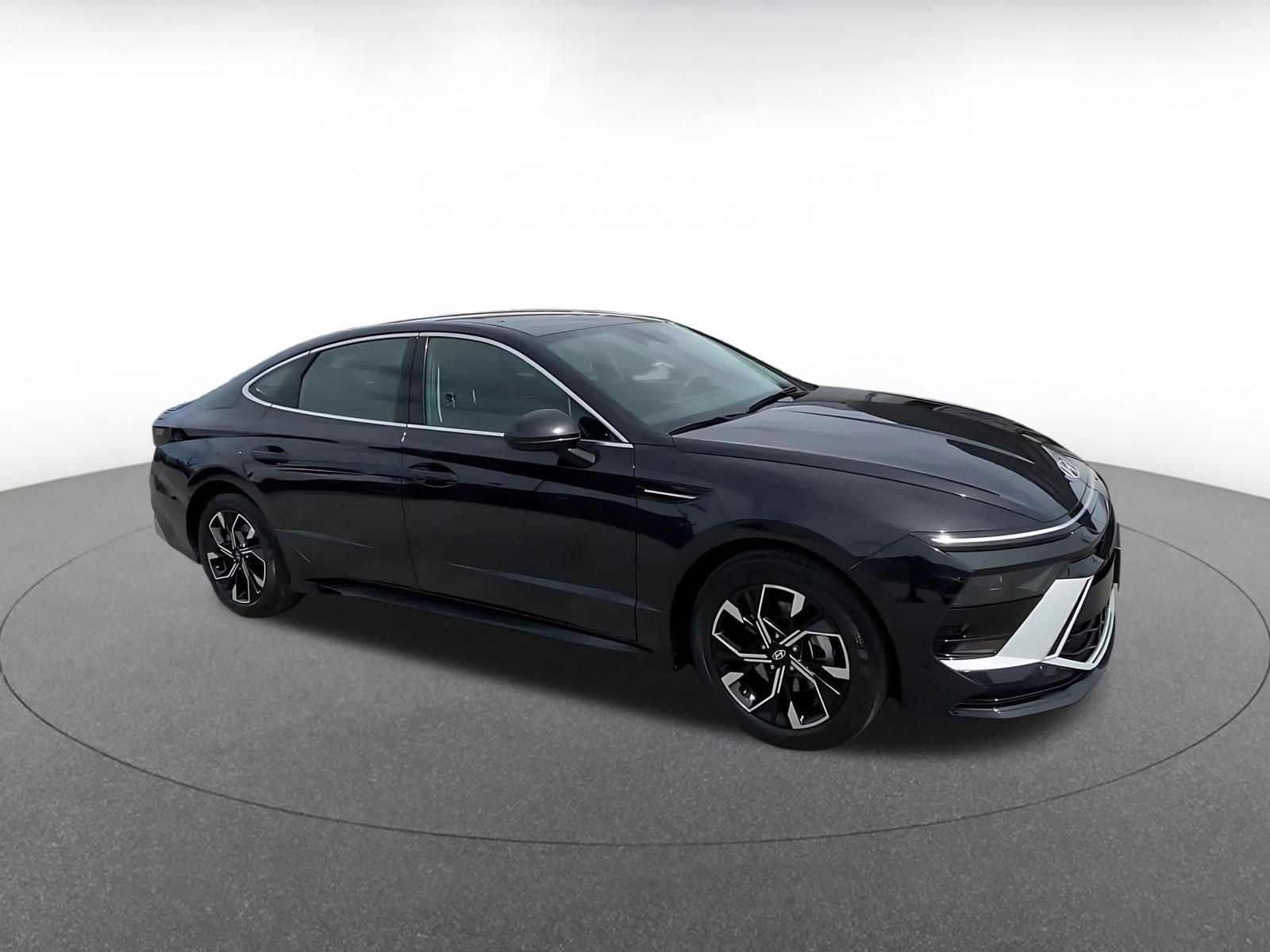 Used 2025 Hyundai Sonata SEL FWD image 2