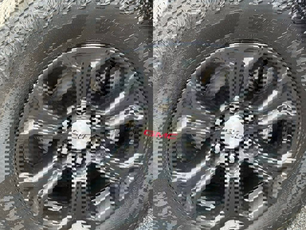 Used 2024 GMC Canyon Elevation w/ Convenience Package image 15