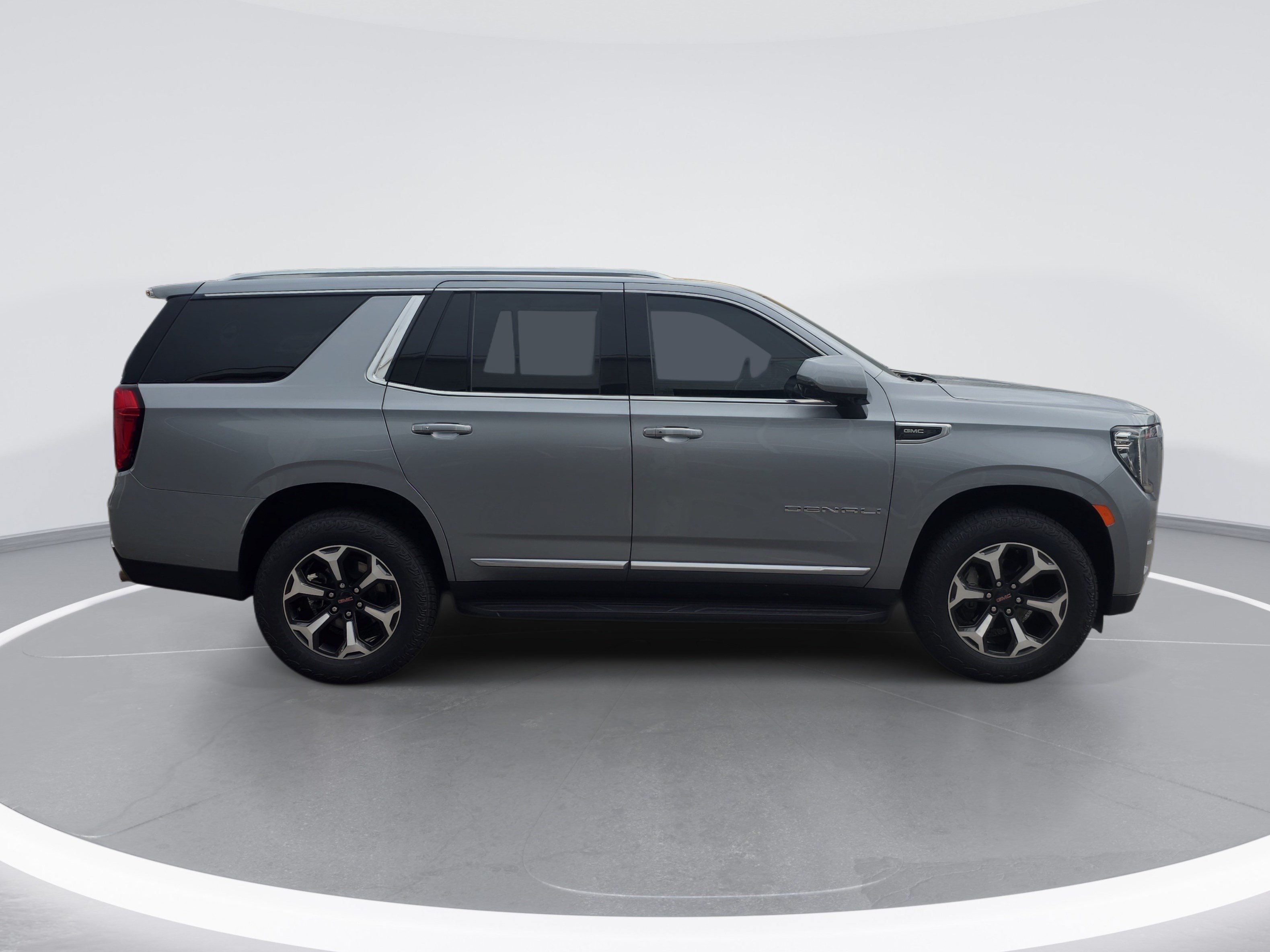 Used 2023 GMC Yukon Denali AWD/4WD image 2
