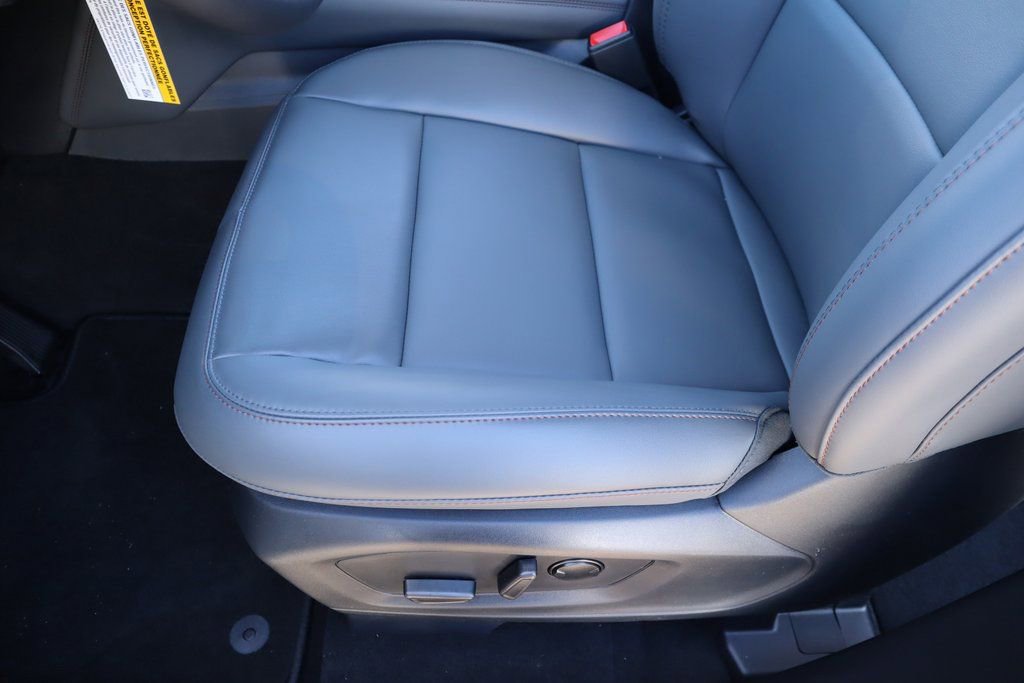 New 2026 Ford Explorer Active w/ Active Comfort Package image 12