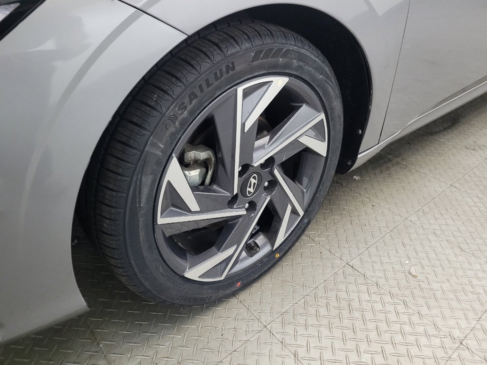 Used 2025 Hyundai Elantra SEL FWD image 31